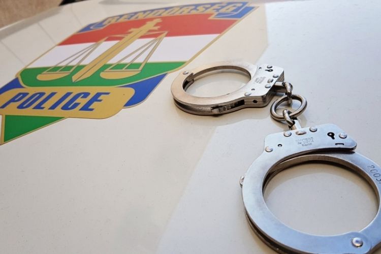 Felfüggesztették három, bántalmazással gyanúsított rendőr szolgálati jogviszonyát