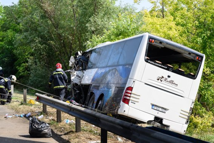 Az utazásszervező szerint kifogástalan állapotú volt az M7-esen balesetet szenvedett busz