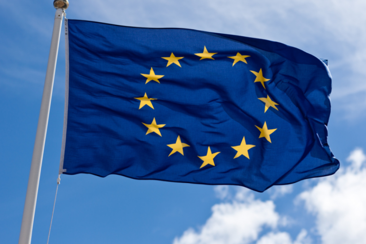 Az Európai Bizottság újabb 2 milliárd eurót szabadított fel Magyarországnak