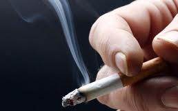 Ráncos, fogatlan negyvenes - korai öregedés vár a dohányosokra