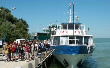 A balatoni hajók naponta közlekednek a hét végétől