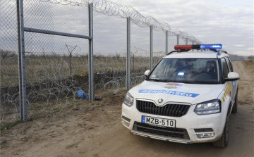 Több mint háromszáz határsértőt fogtak el a hétvégén