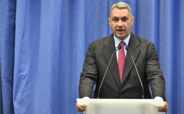 Lázár János bocsánatot kért a cigányokkal kapcsolatos kijelentése miatt