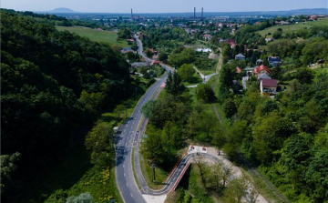 Átadták az új Csinger-völgyi kerékpárutat Ajkán