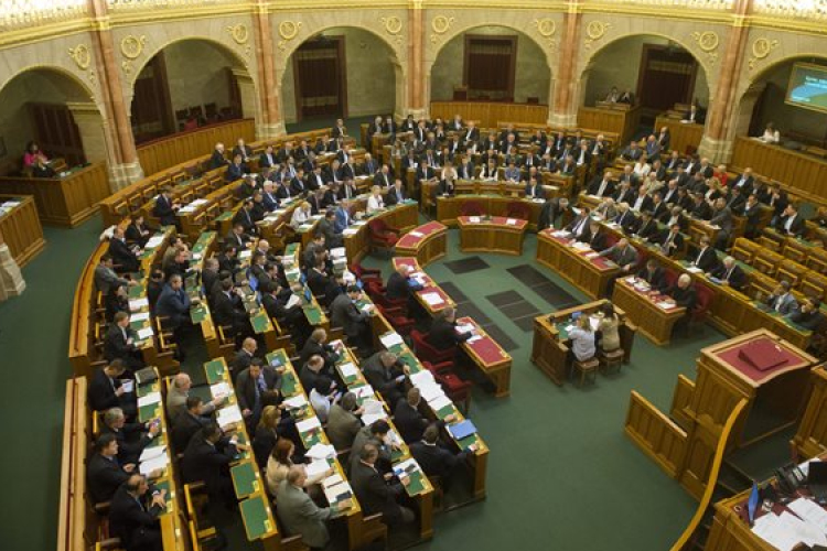 Országgyűlés: A 2017-es költségvetés és az alaptörvény változtatása is napirendre kerülhet