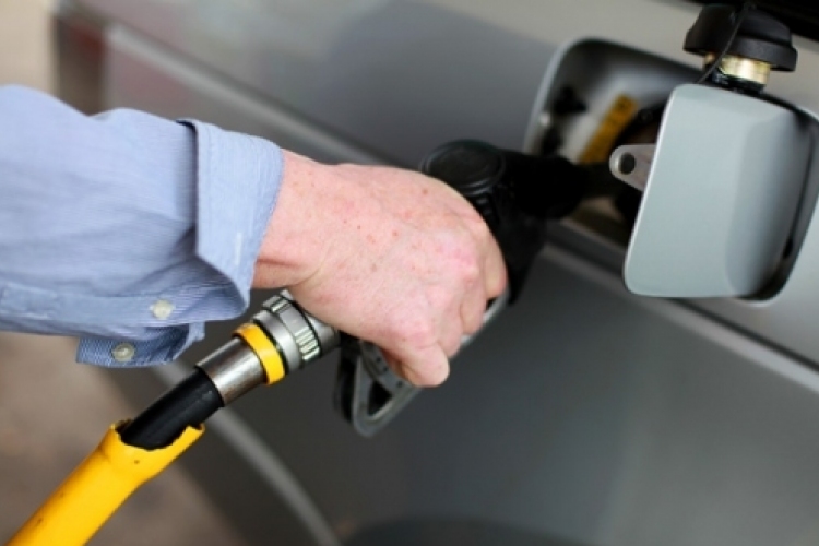 Emelkedett a benzin ára, a gázolajé csökkent