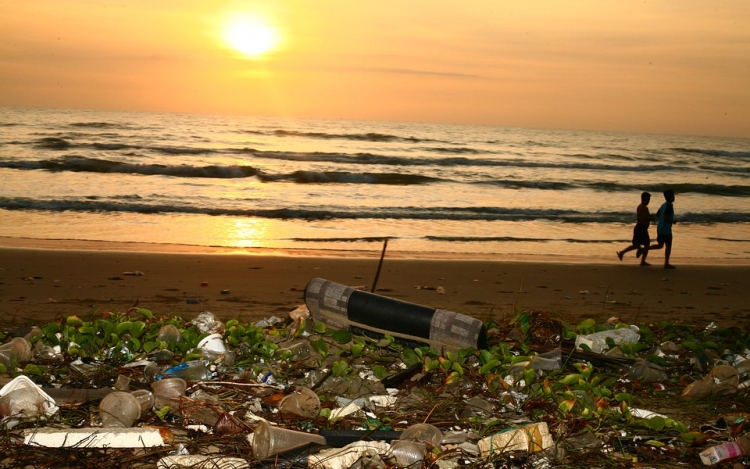 Eszméletlen mennyiségű szemetet gyűjtöttek össze a hétvégén Bali partjain